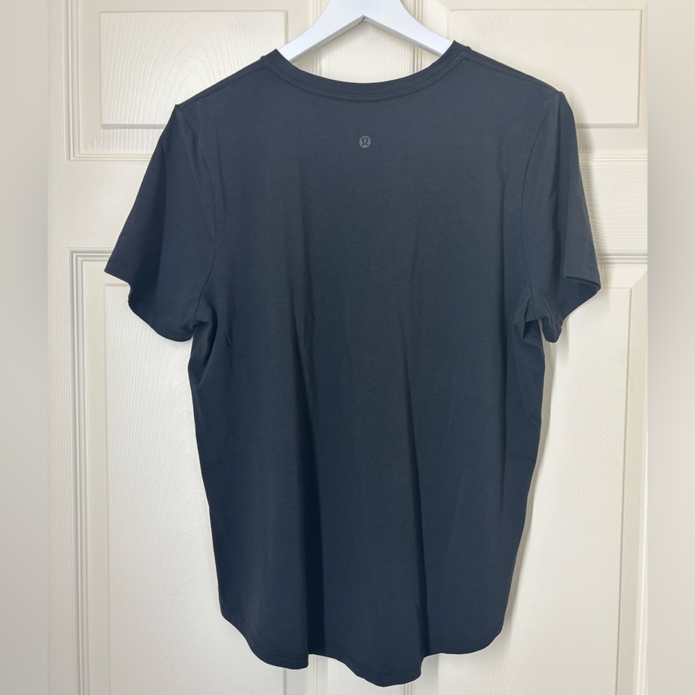 Lululemon Athletica Black Short Sleeve Top PTP 22” - Picture 2 of 3